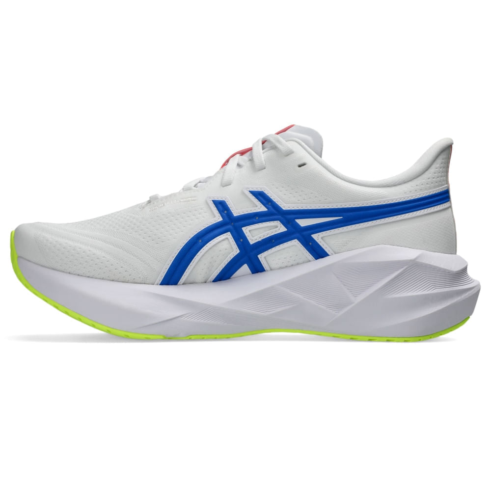 Tênis ASICS Novablast 5 Atc - Masculino - Branco/Azul vista lateral esquerda em perspectiva - 1011C137-100