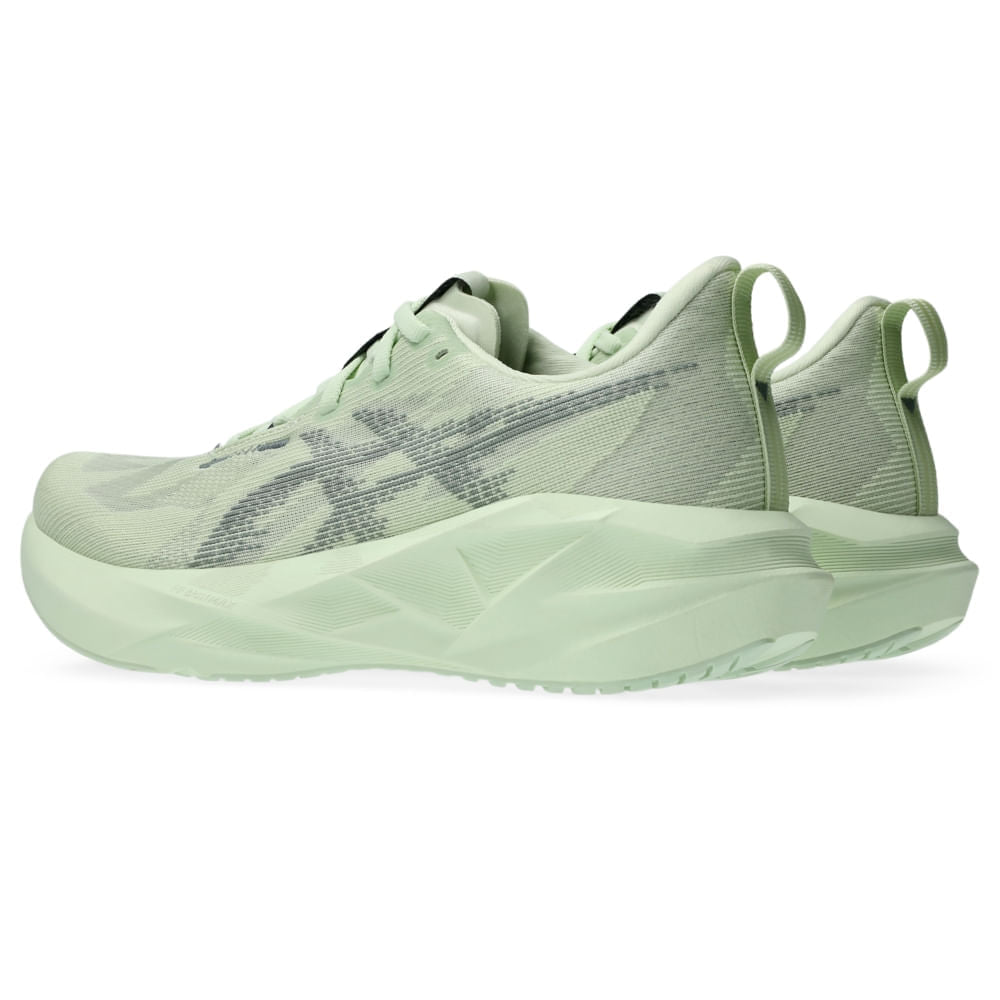 Tênis ASICS Novablast 5 - Feminino - Verde/Verde vista frontal - 1012B765-301
