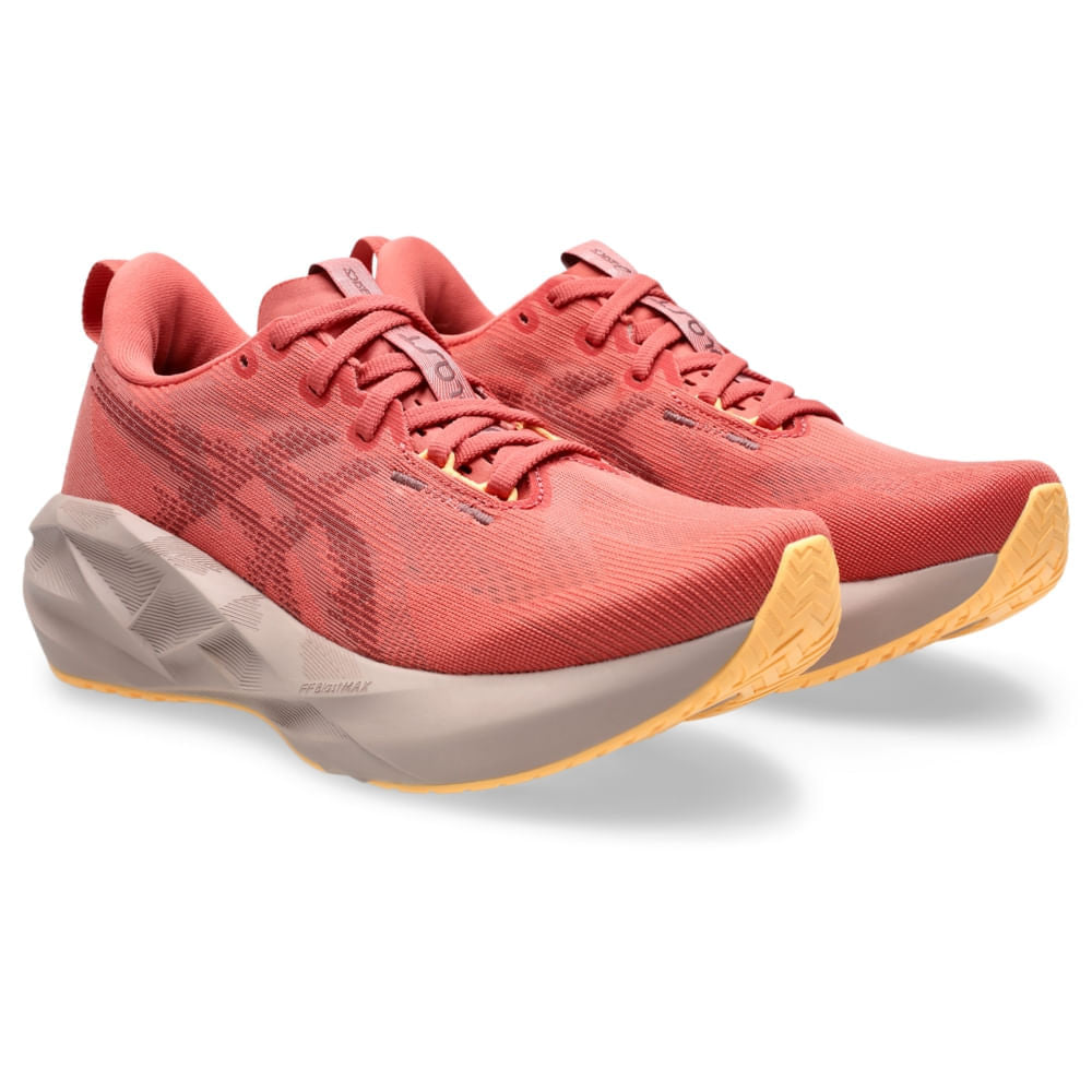 Tênis ASICS Novablast 5 - Feminino - Rosa/Roxo vista frontal em perspectiva - 1012B765-701