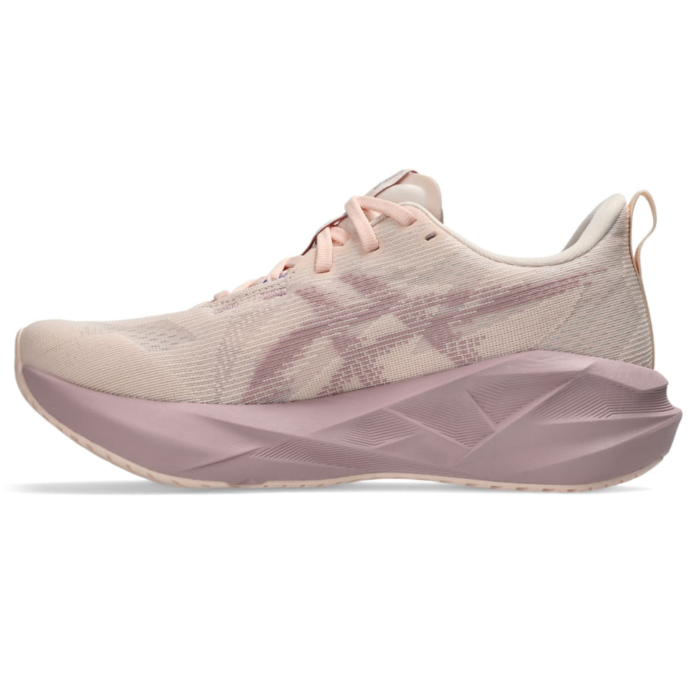 Tênis ASICS Novablast 5 - Feminino - Rosa/Bege vista lateral esquerda em perspectiva - 1012B765-702
