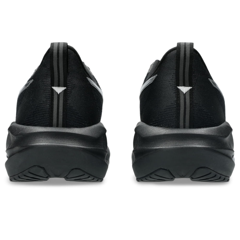Tênis ASICS Novablast 5 Platinum - Feminino - Prata/Preto vista traseira do calcanhar - 1012B980-001