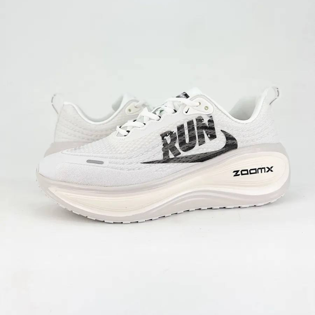 Nike Vomero Plus - Branco/Preto