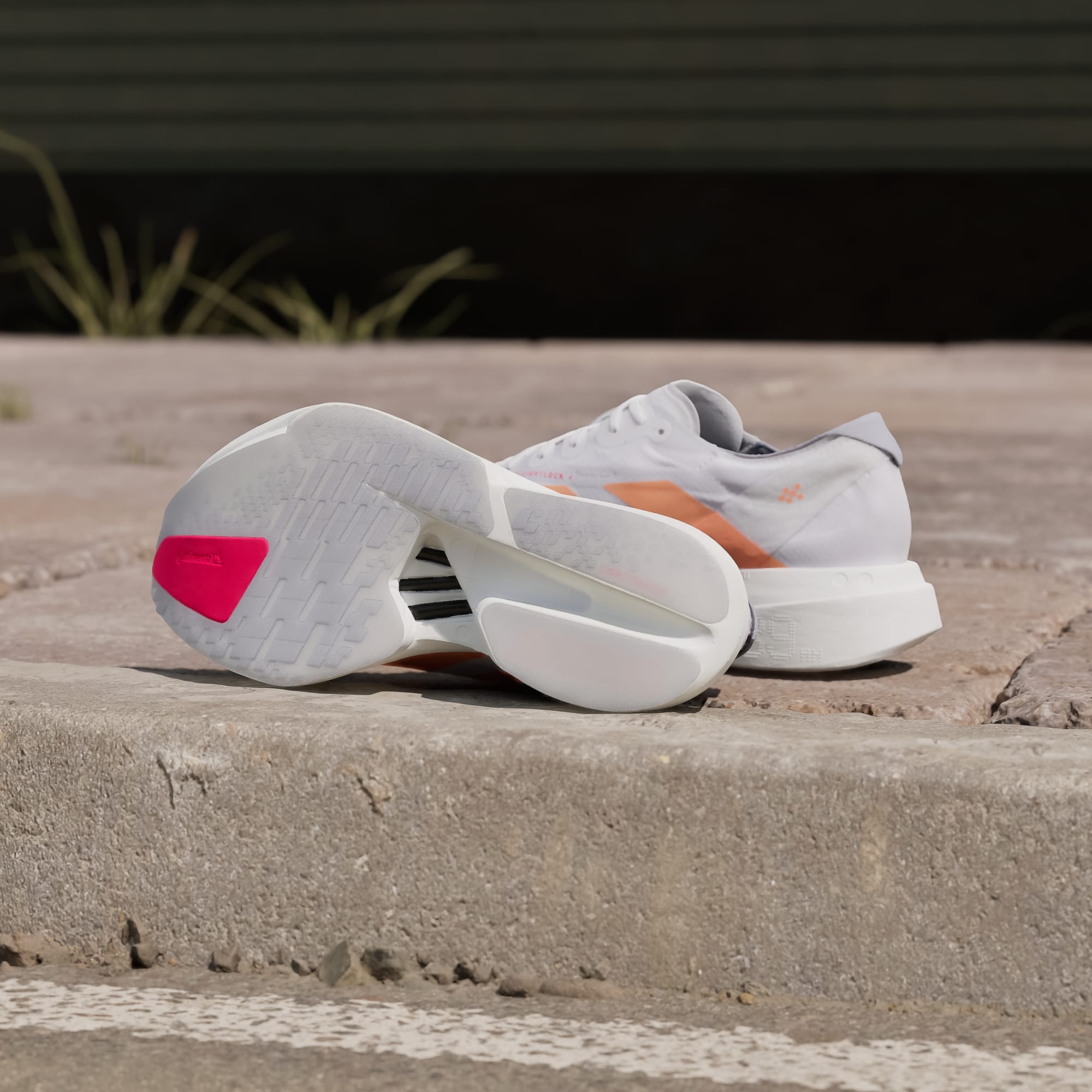 Tênis Feminino adidas Adizero Adios Pro 4 Cloud White / Beam Orange - JR7087 - Vista Calcanhar