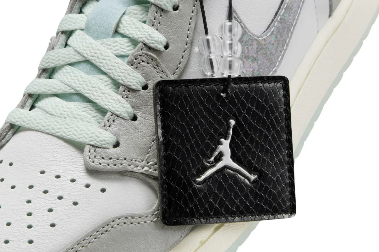 Air Jordan 1 Low "Lunar New Year" Photon Dust Cinza